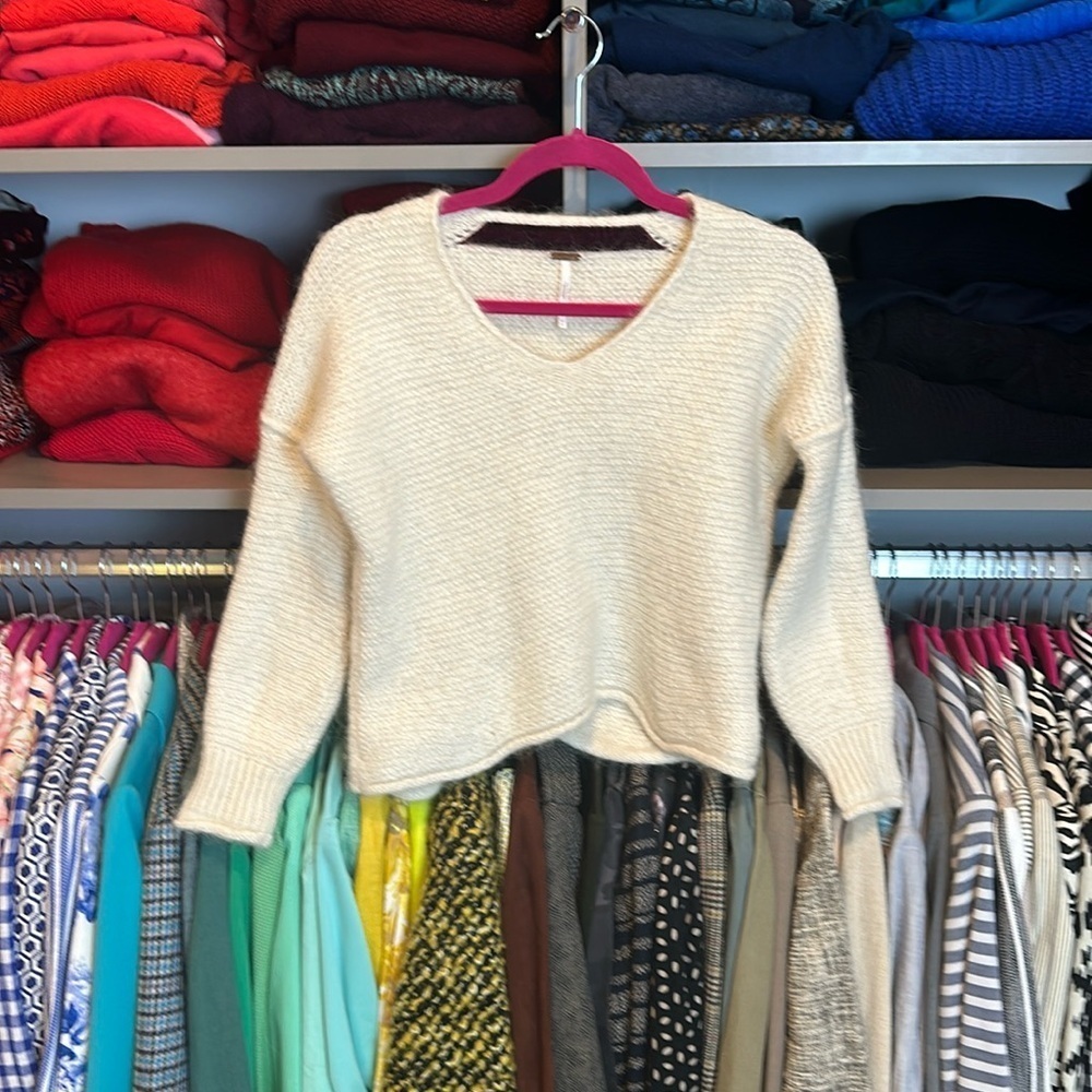 Free people cream knitted long sleeve v neck sweater size XS